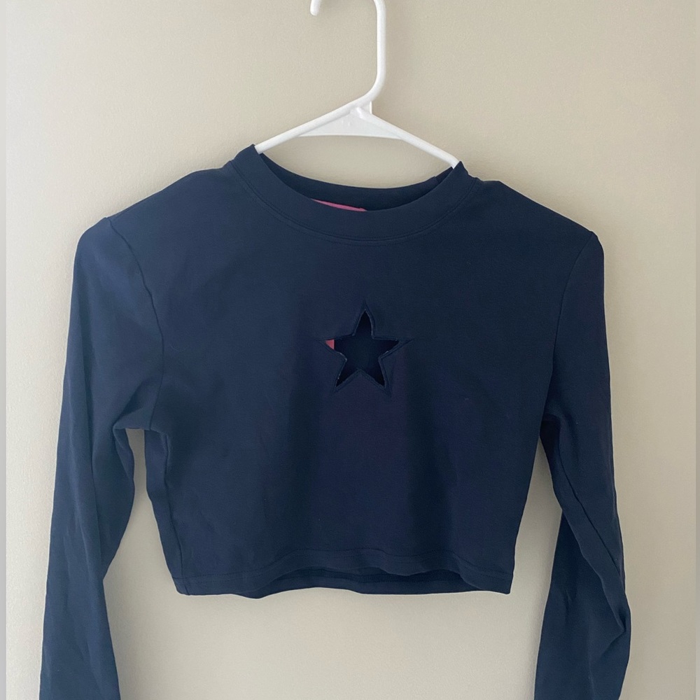 Edikted long sleeve with star cutout